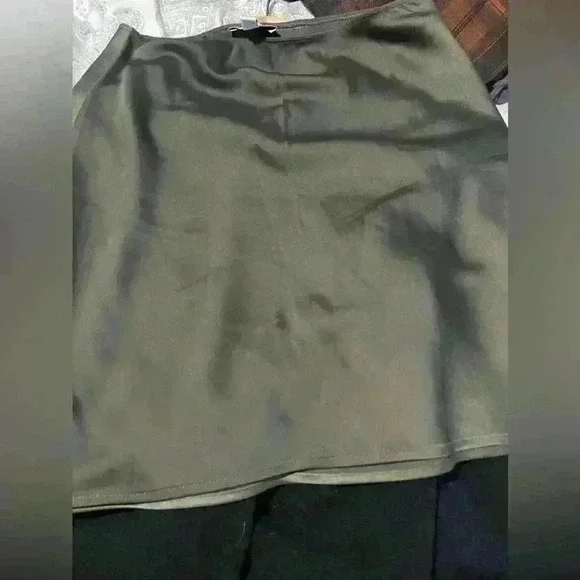 Top Shop silky green mini skirt pull on size 4 small side thigh slit - Picture 5 of 7